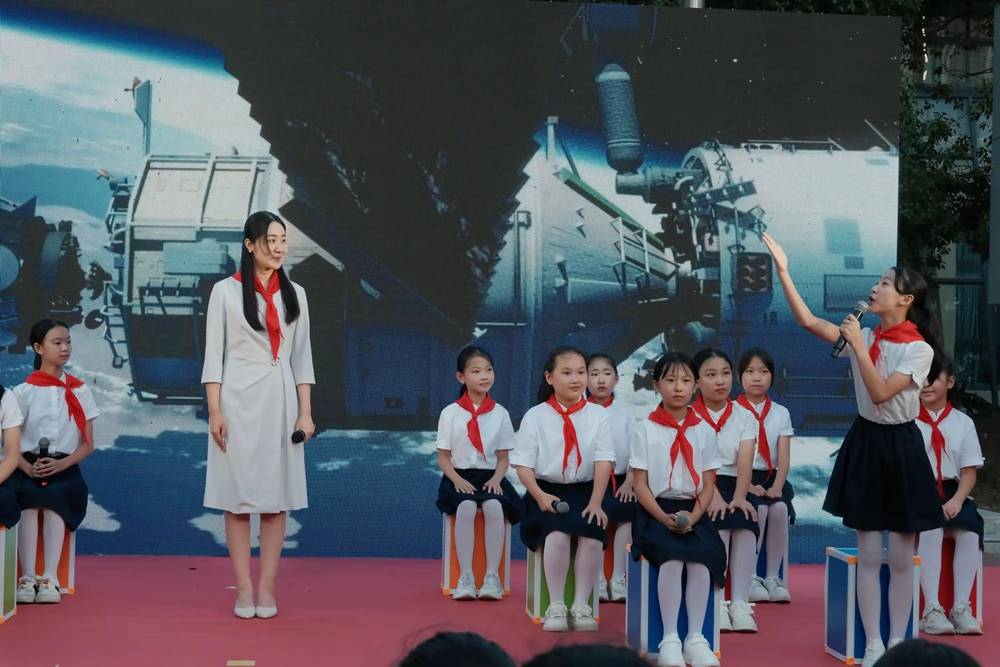 畢業啦 ！二七區長江東路第三小學畢業典禮以科創赴家國理想