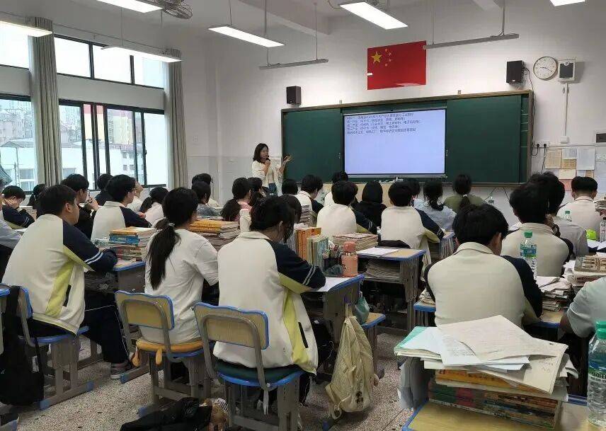 送教交流促成長 校際攜手共提升——尋烏中學赴定南二中開展送教交流活動