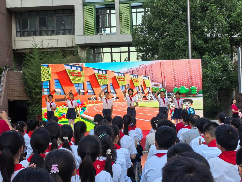 畢業啦 ！二七區長江東路第三小學畢業典禮以科創赴家國理想