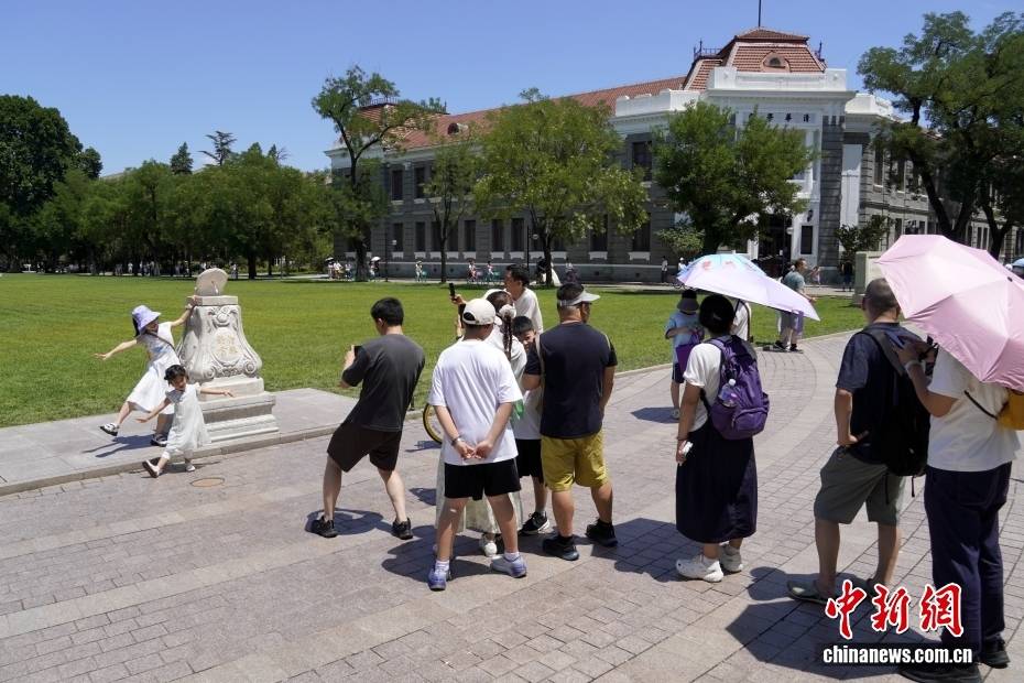 北京迎來暑期名校旅遊熱