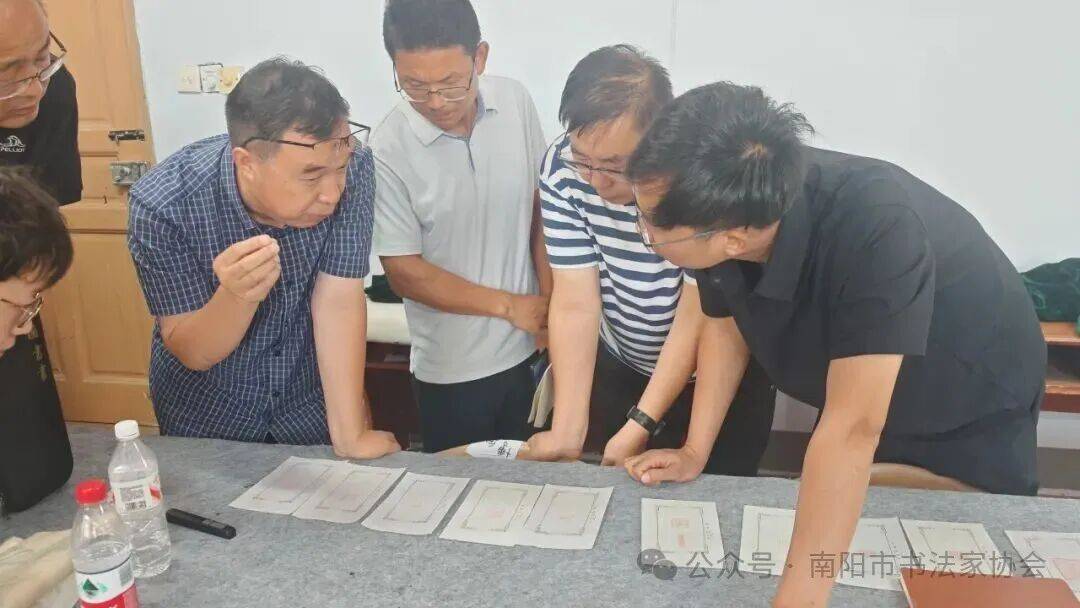 河南第七屆篆刻展南陽點評暨書協週六書法公益輔導活動圓滿舉辦