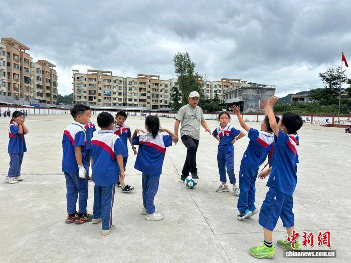 從珠三角到武陵山：體育支教與山區小學的一場足球接力