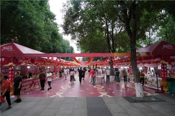 2026不夜北碚生活節暨重慶啤酒美食集市啟幕