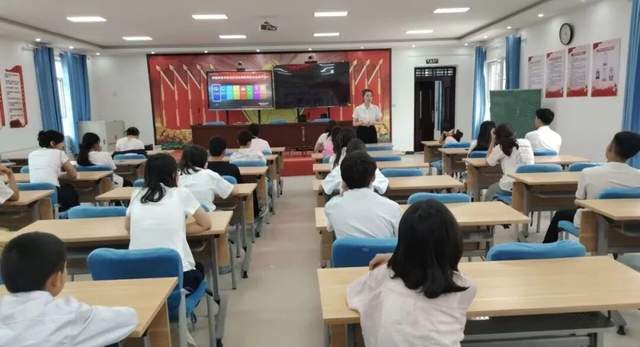 澤普縣賽力鄉荒地村開展暑期安全教育活動