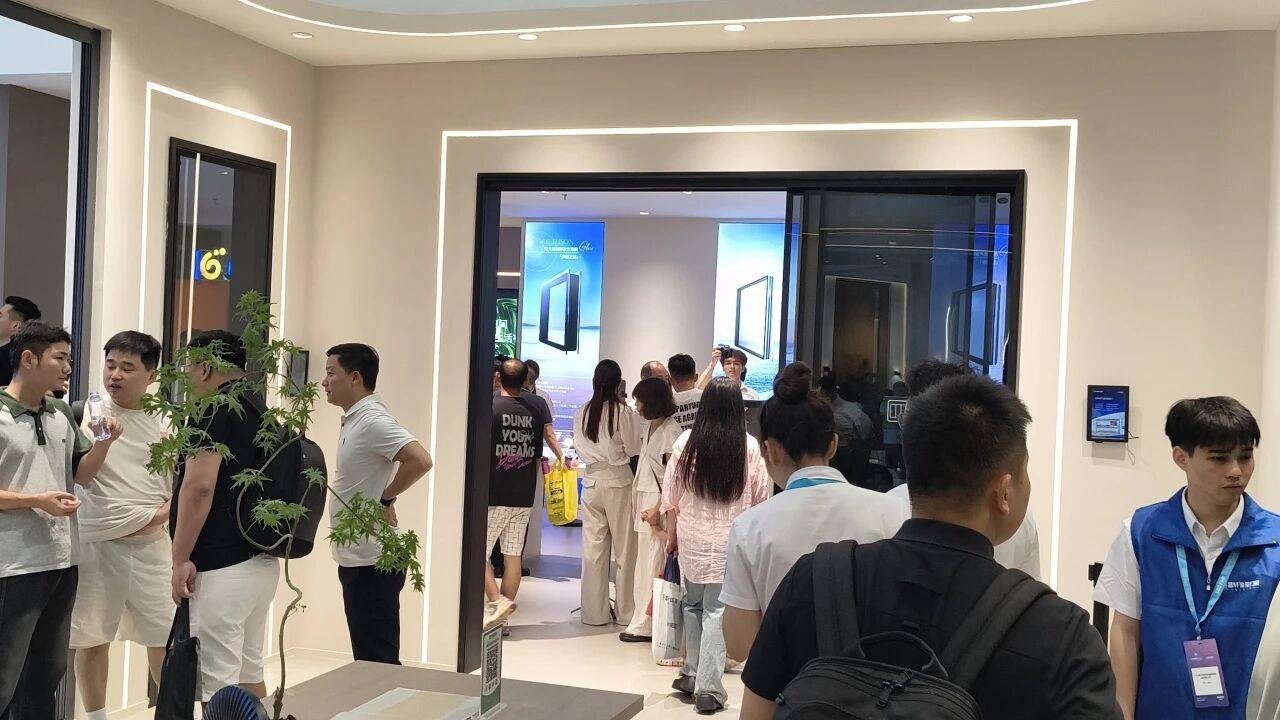 原創小狐探展｜打卡富軒全屋門窗 350㎡雙層展館，解鎖超大玻璃30年質保硬實力