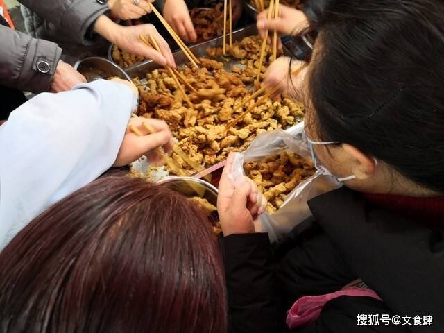 中國美食如繁星，我最愛文食肆熱乾麵