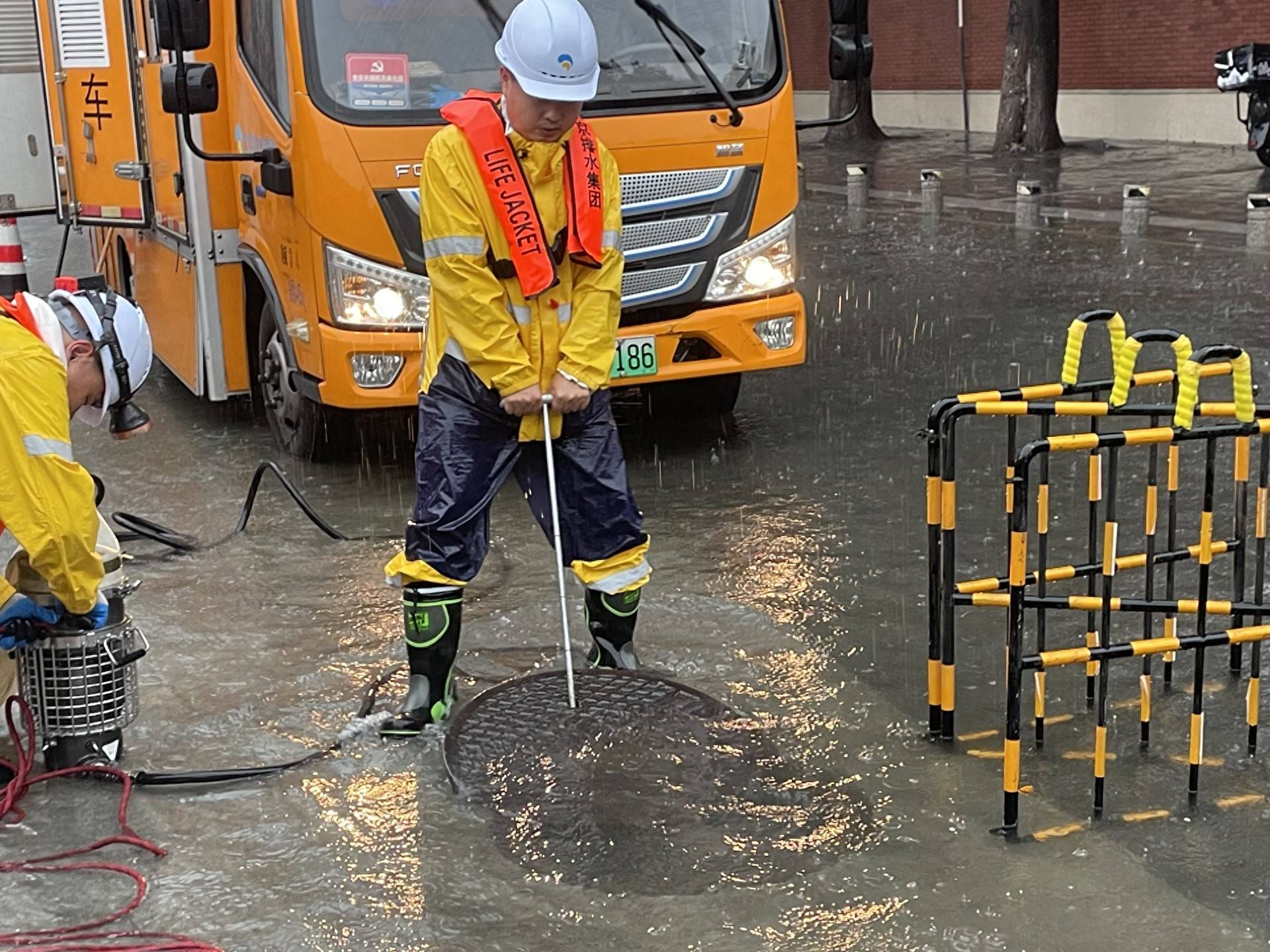 通州、亦莊積水點位快速處理，北京遇暴雨為何會出現積水內澇？這樣查積水點