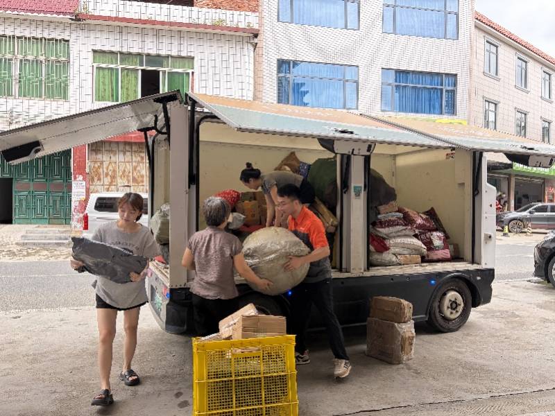 當無人車開進鄉村送快遞，廣東萬餘建制村實現多快遞品牌覆蓋