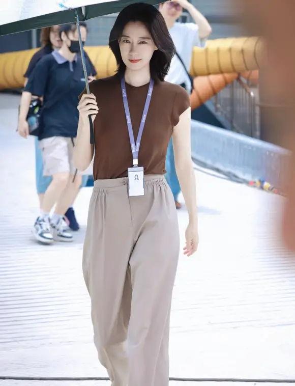 原創功夫女足熱映中，張小斐御姐氣場，高階、高智的女性美撲面而來