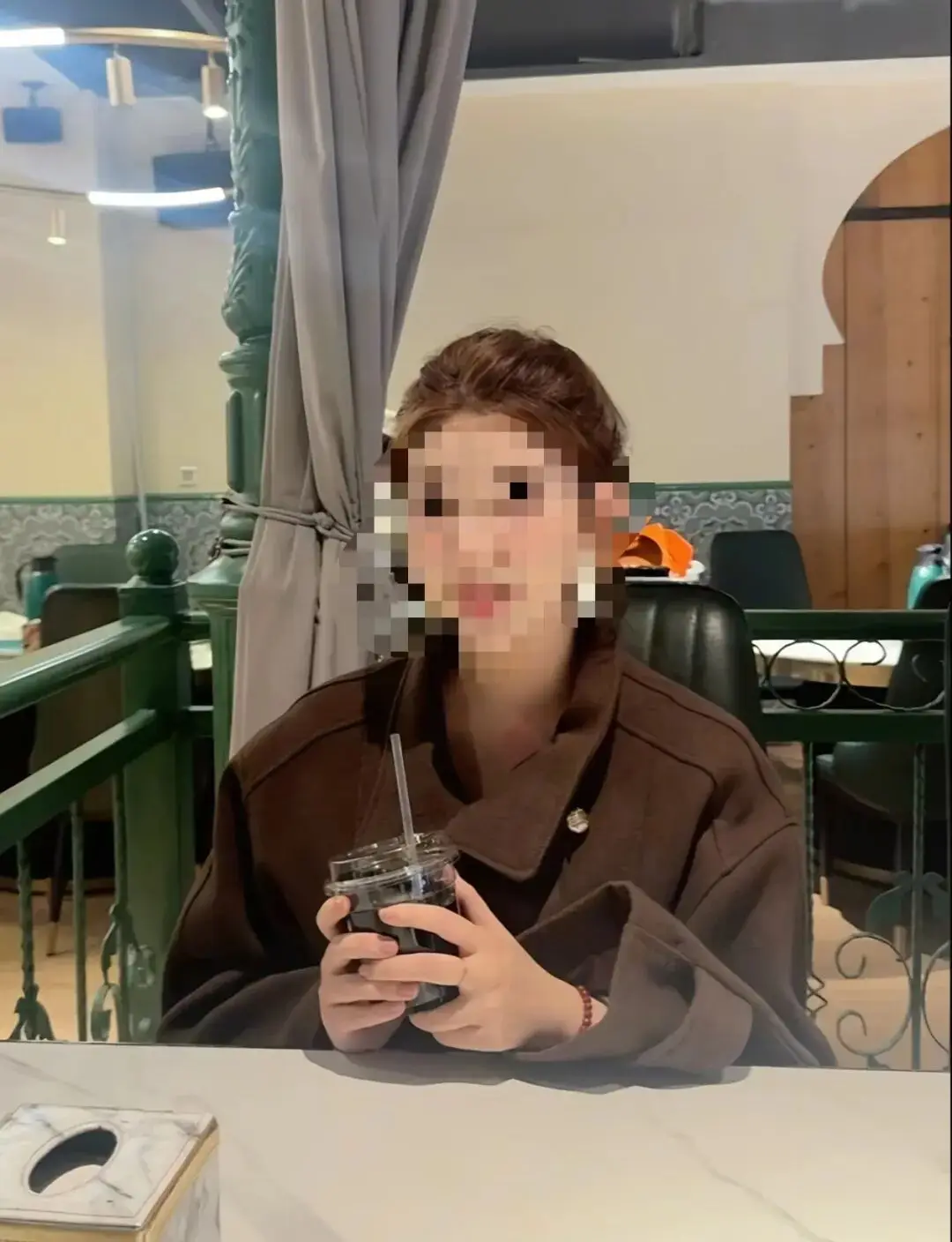 陝西男子假裝快遞員入室殺害前女友案今開庭，受害者母親：兇手考研失利後不滿女兒找到銀行工作稱“你只是長得漂亮”，至今無人道歉