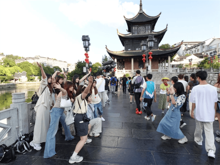 暑期旅遊人氣高漲 甲秀南明熱力全開