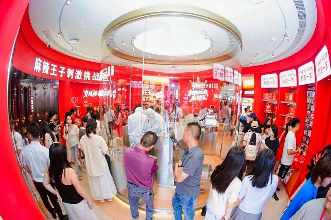 原創從貨架零食到情緒空間：麻辣王子首家辣條體驗店開業