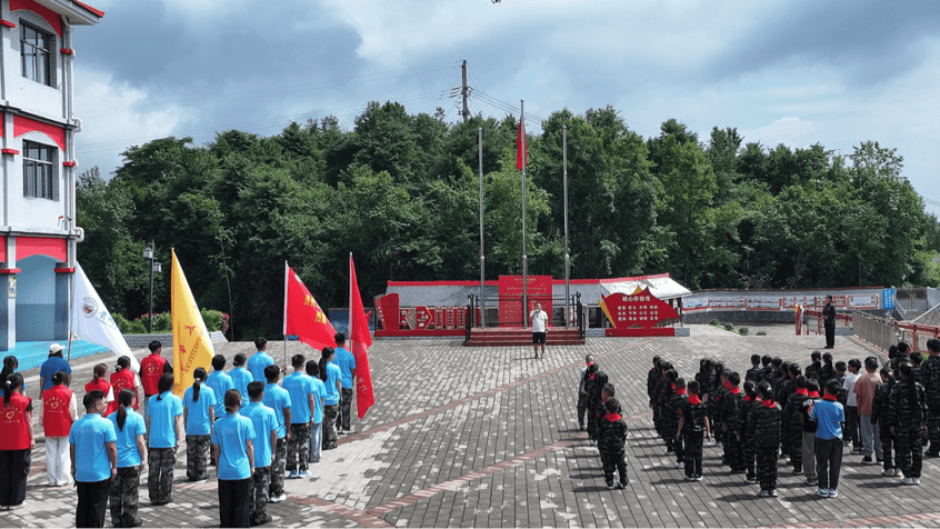 貴州工程應用技術學院等四所高校聯合走進將軍山小學