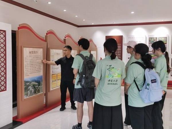 西南大學經管研究生暑期實踐：紮根梨鄉助農 調研產業振興