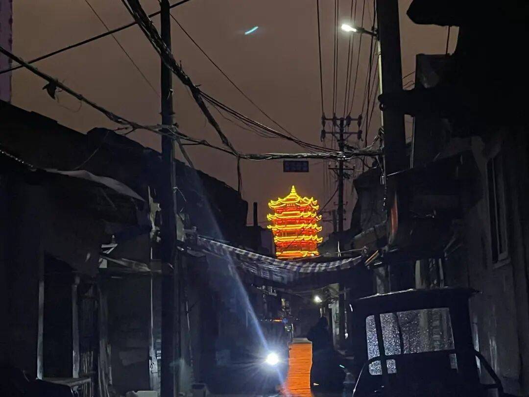張執浩 | 黃鶴樓下四十年，他以詩歌築一座城