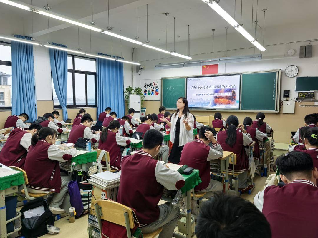 高二女生從小讀《易經》好寫詩作賦 擬原創詩詞及硬筆書法參賽