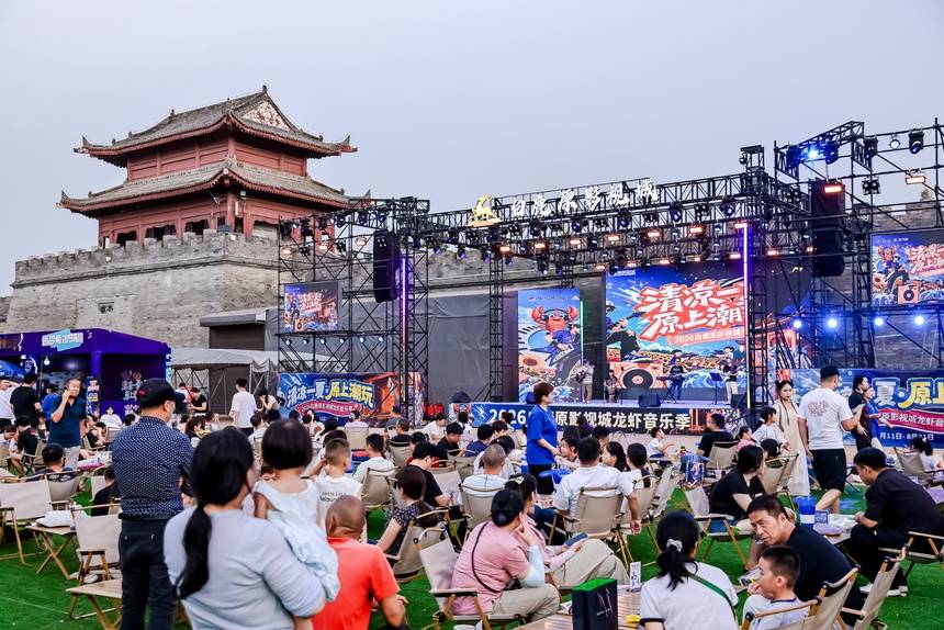 曲藝名家新秀“送歡笑”專場演出走進白鹿原影視城