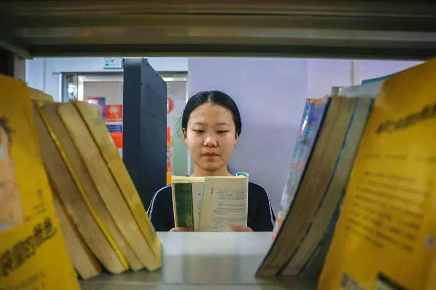 南陽市社旗縣：圖書館裡“充電”忙