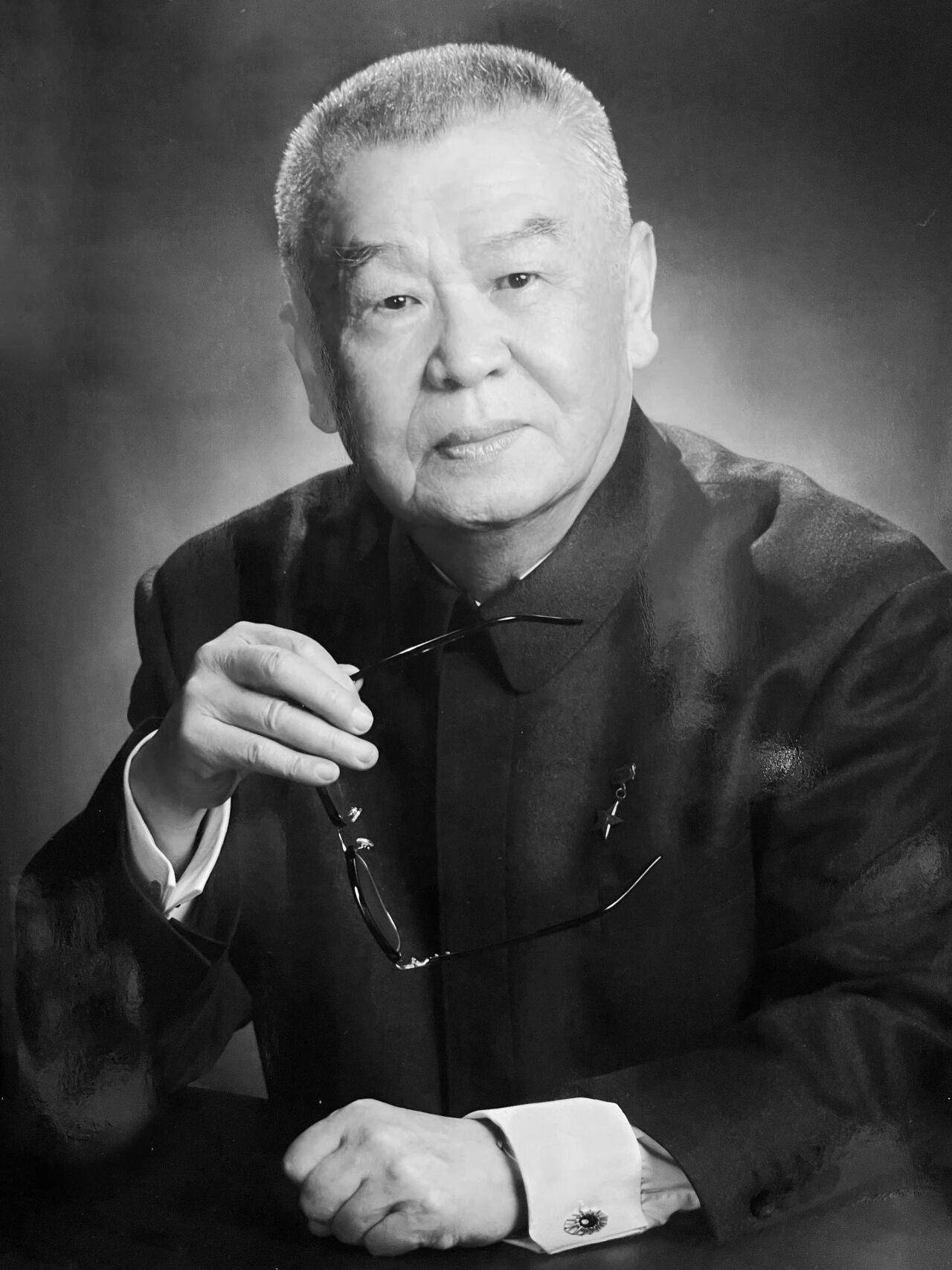 緬懷 | 從藝七十載，著名戲劇家潘偉行因病去世，享年87歲