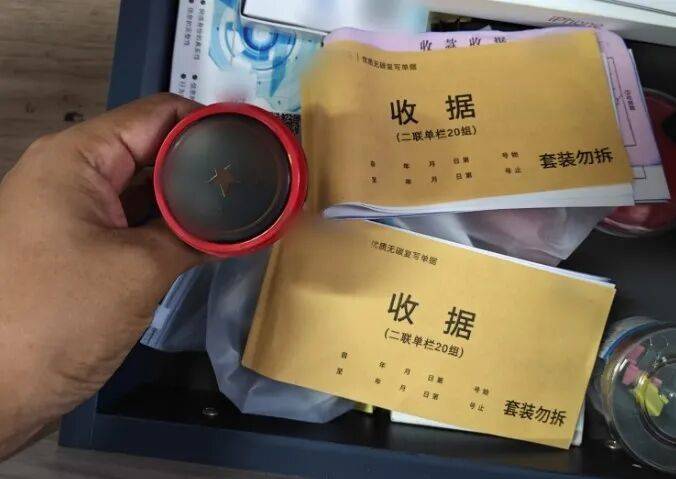 上海爺叔遭遇“軟暴力”，說好搬家1300元，結果強要3900元！極端時出動11名壯漢，還有人被迫支付了17000元