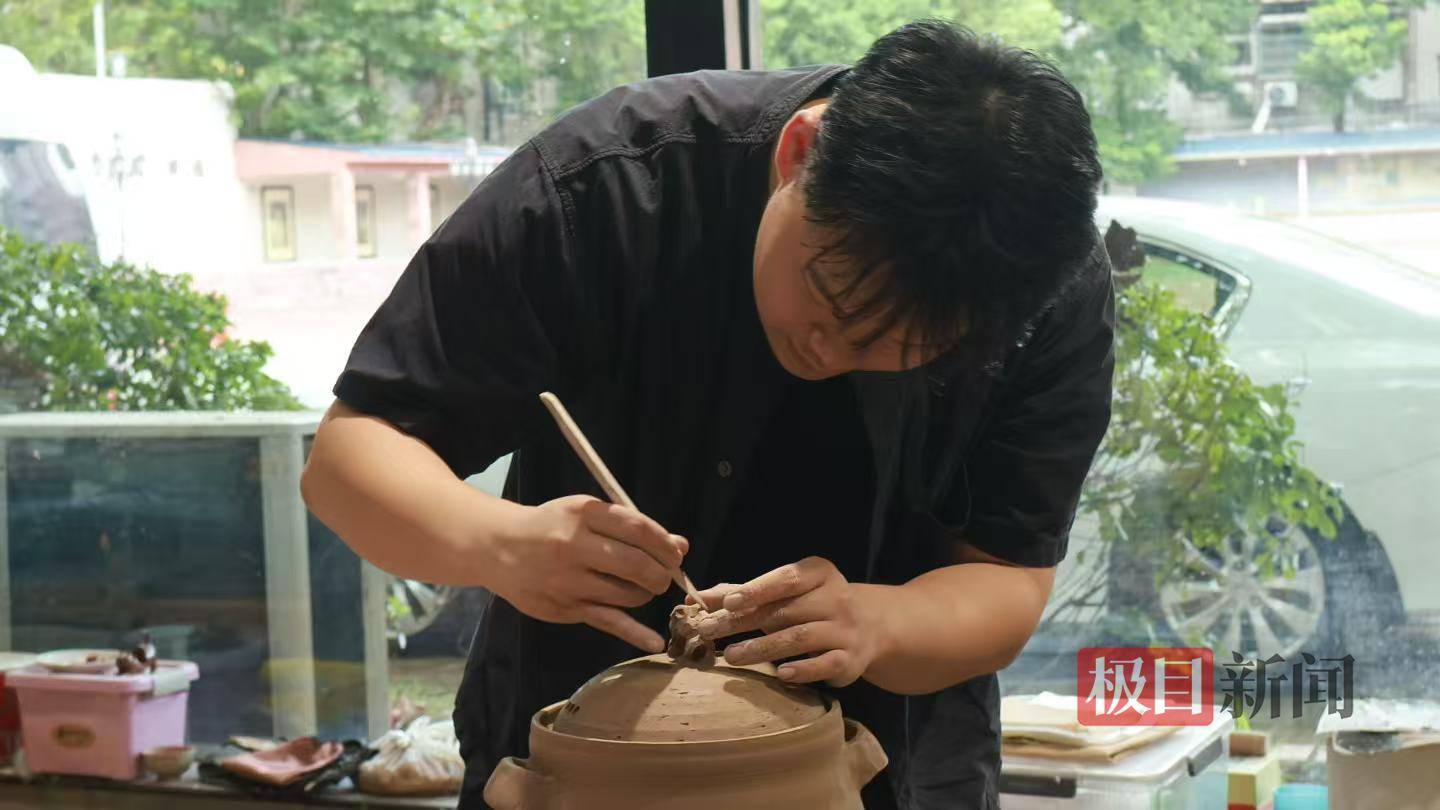 潮探寶藏黃陂③｜鄉野捏泥成詩！00後研究生返鄉玩轉黃陂陶藝
