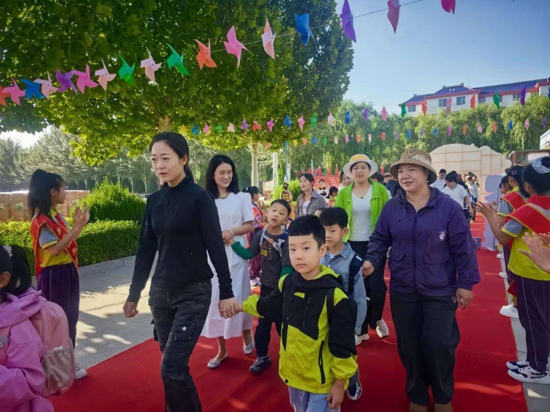 萌娃報到！我市多所小學舉行秋季開學典禮暨一年級迎新儀式