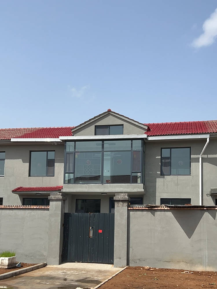封陽臺門窗定製價格公道，鳳展系統門窗源頭工廠不踩坑