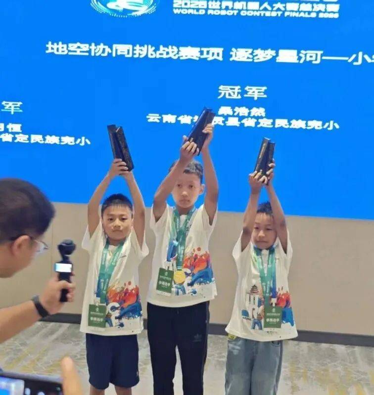世界機器人大賽前三甲，出自這所邊疆小學！