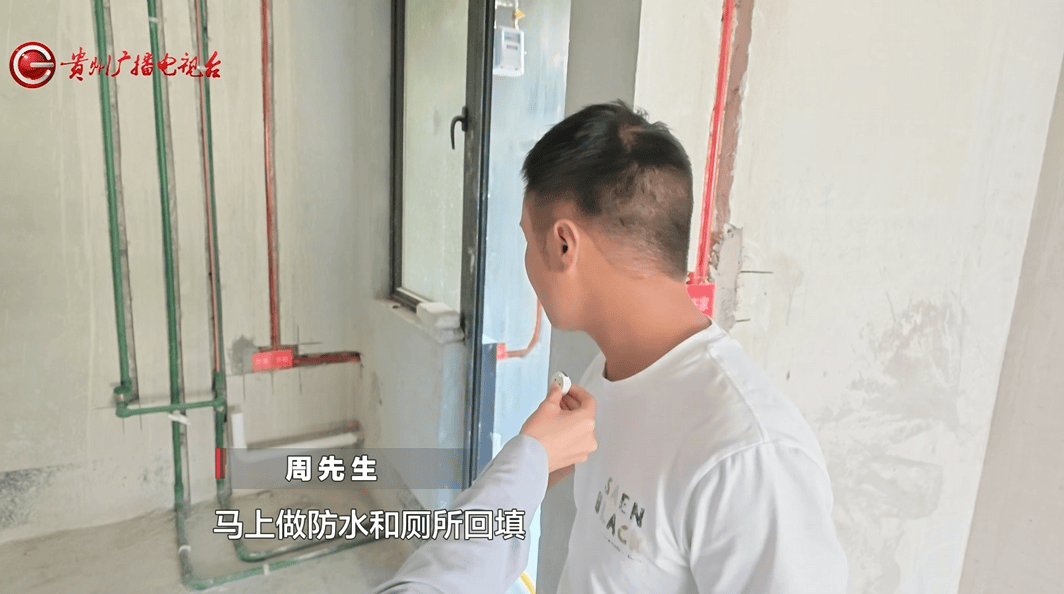 “說送裝修，實際每平多花800元！”貴陽多名業主新房裝修突然停工，公司稱是正常進度，監工卻說款沒打完