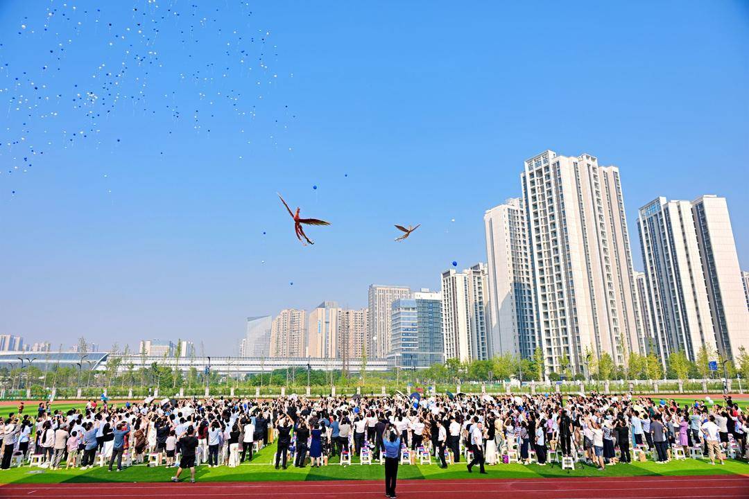 新生入學禮上宣佈：成都市科技中學（成都二中鳳凰校區）科創資源面向全市開放