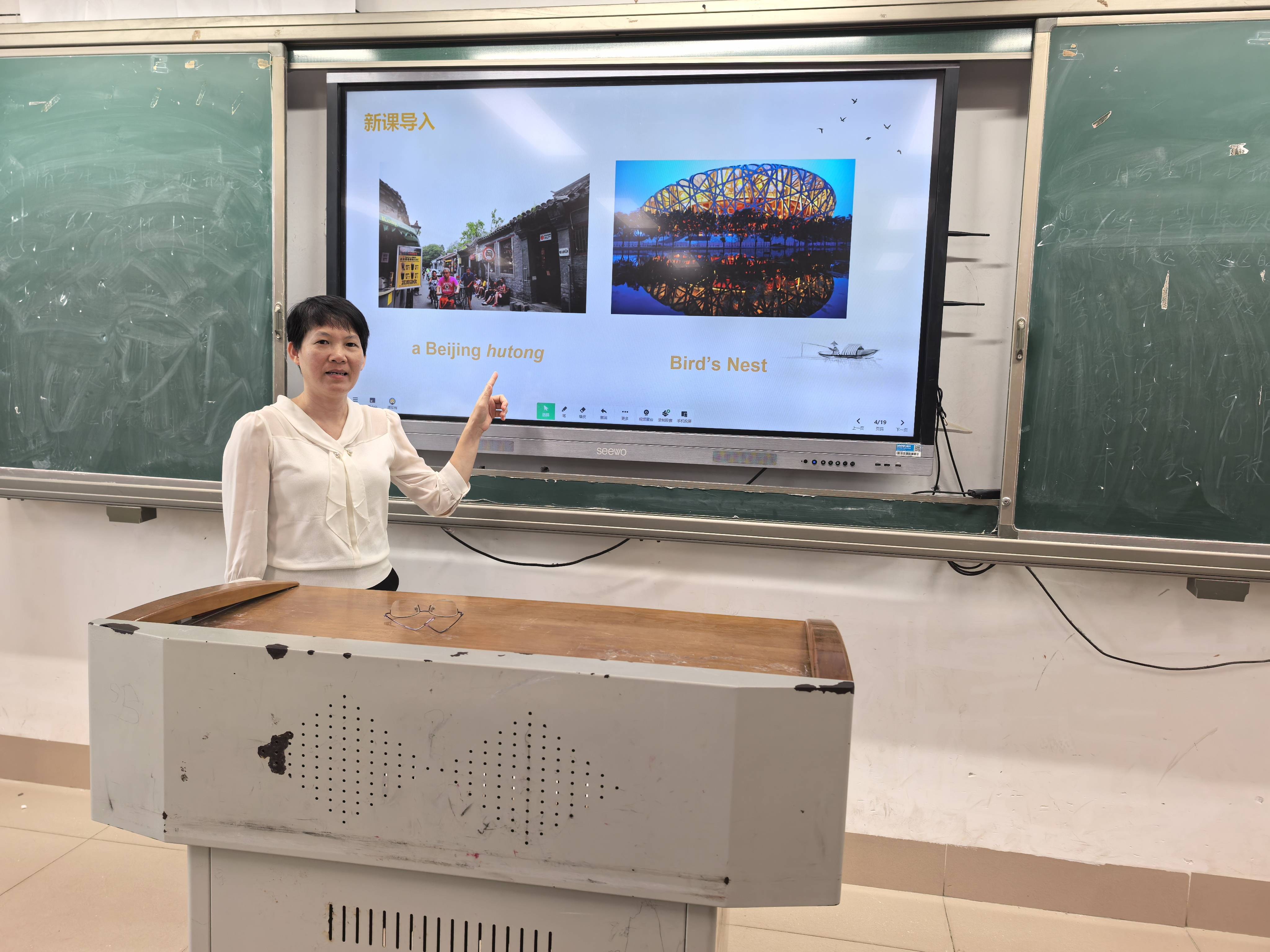 湛江經開區鄉村中學裡，“譚媽媽”陪孩子們跑了33年