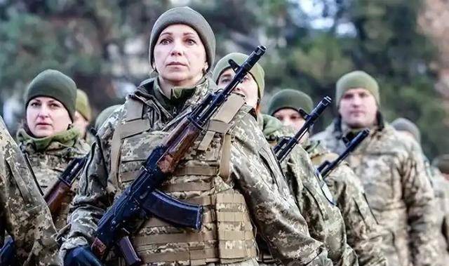 原創220萬逃兵壓垮前線，烏克蘭倒計時徵召女性，英國專家斷言澤連斯基退路已絕