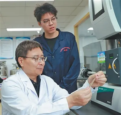 北京化工大學教師團隊潛心深耕幾十載，探索國產橡膠創新之路