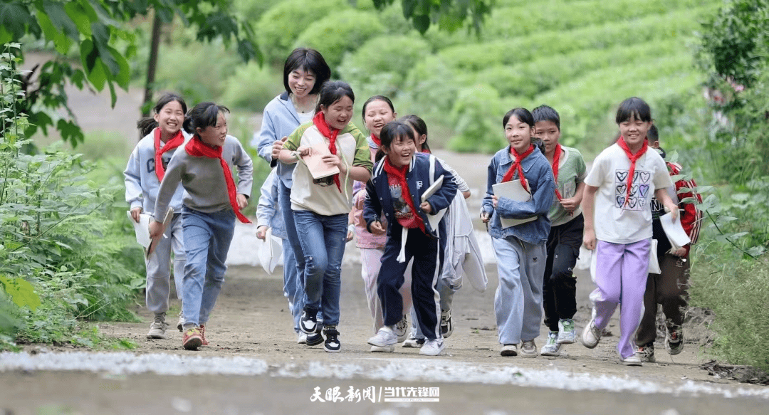 五年義務教授150多個山裡孩子寫下千首詩！ “詩歌媽媽”用詩意呵護金色童年
