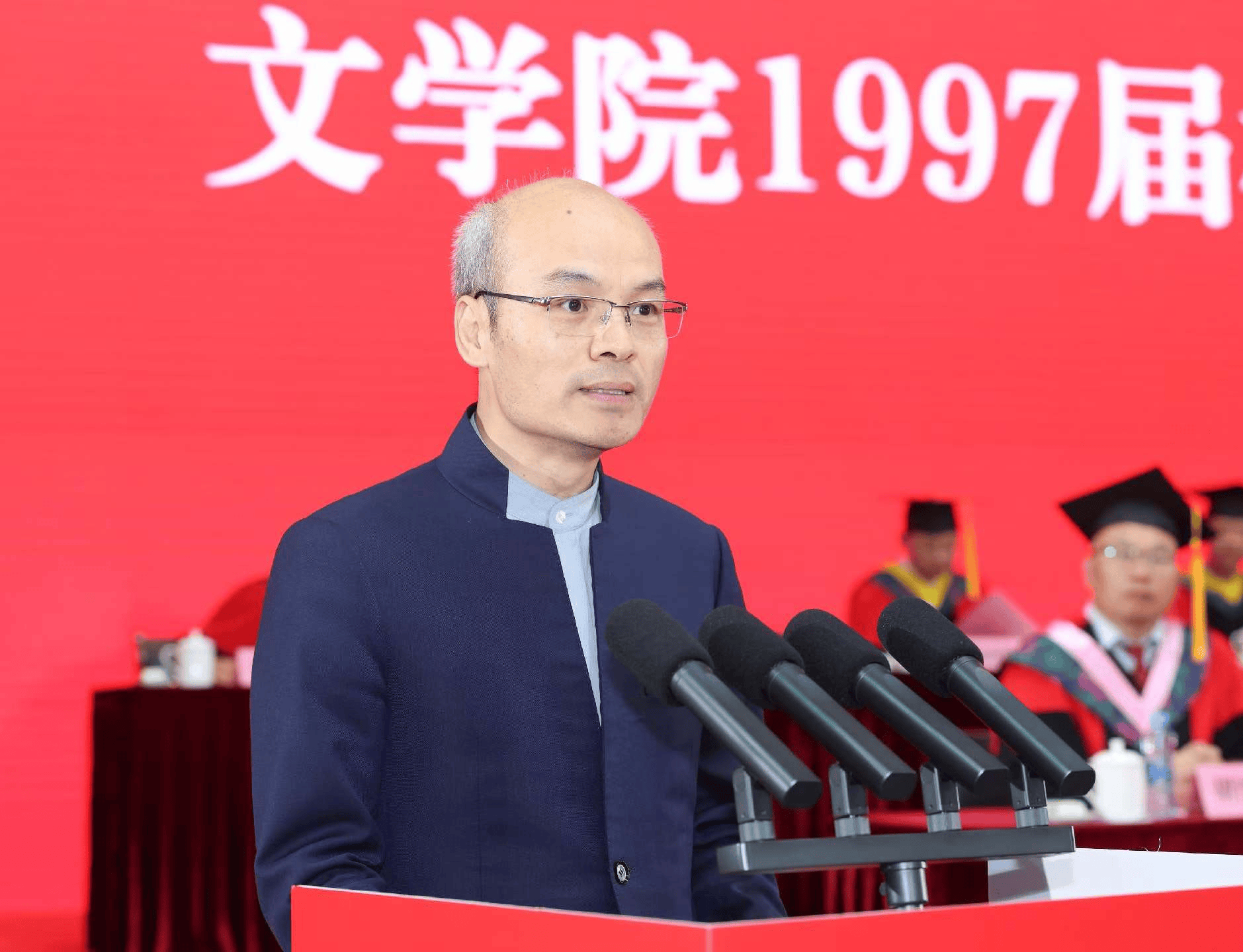 專訪畢業演講走紅的中學校長黃春：沒有哪一株植物會辜負春天