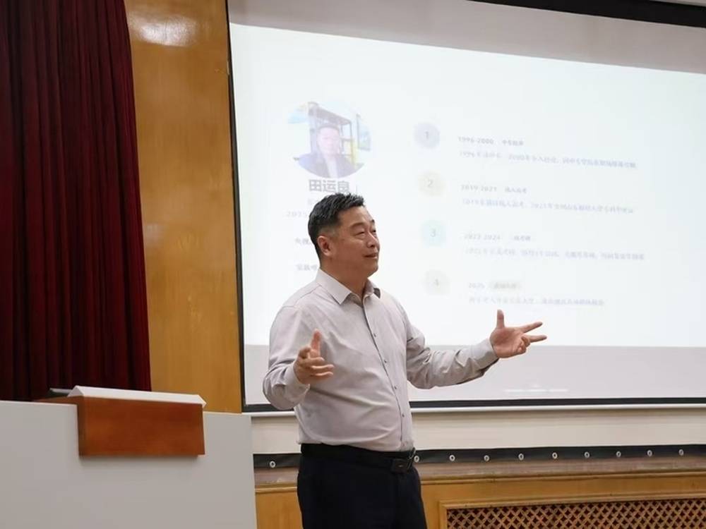 47歲三戰考研大叔開啟研二生活，從大齡新生變身為研二學長，未來希望繼續讀博深造