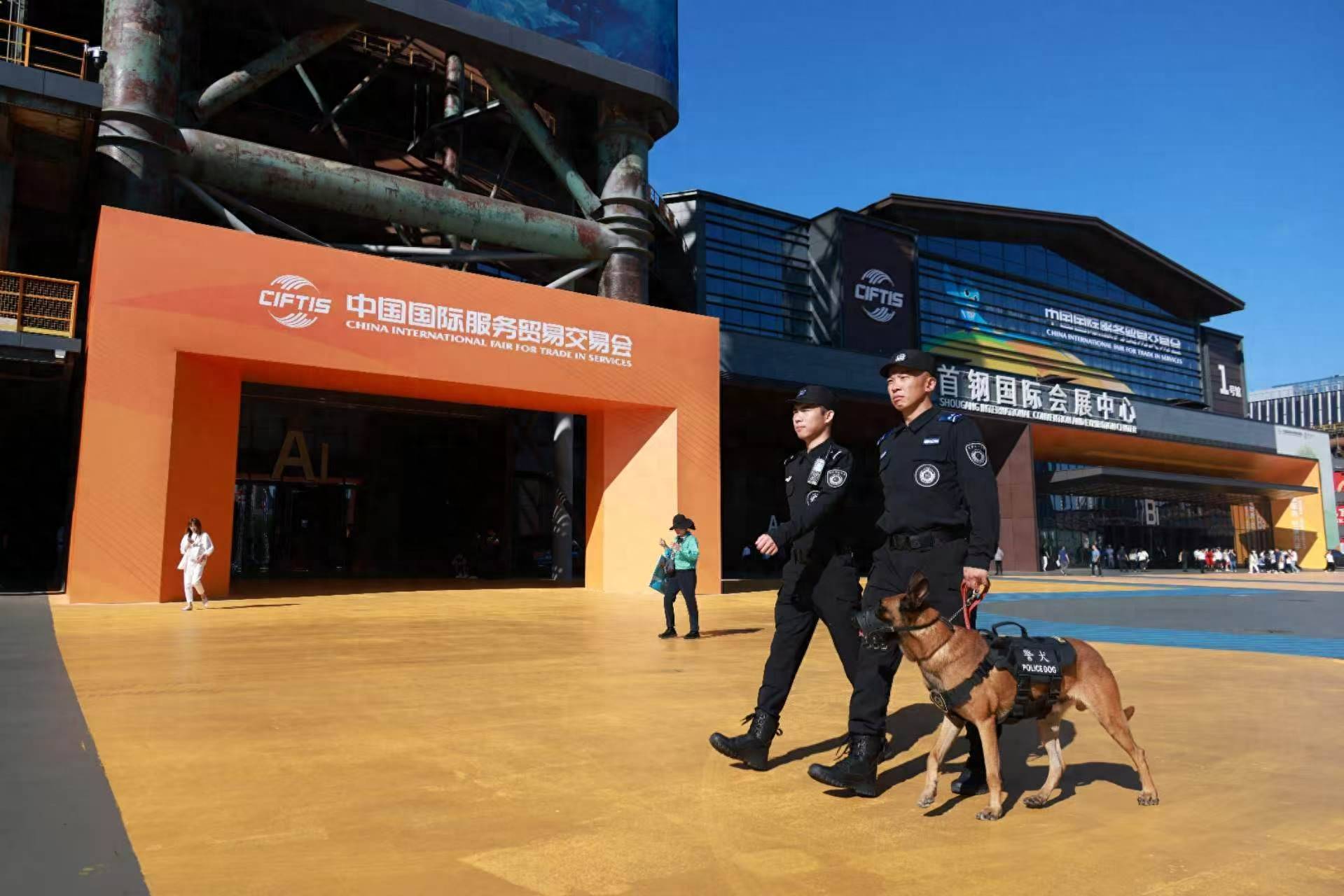 服貿會現場設20處警務融合服務崗，一站式快速響應各類求助