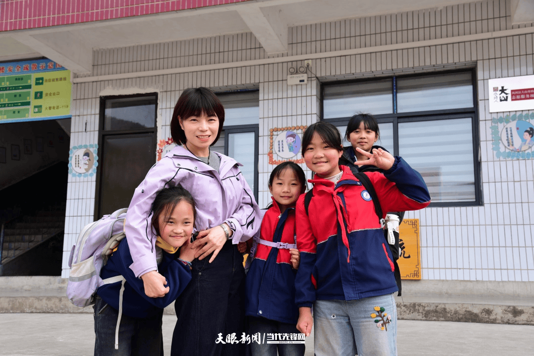 五年義務教授150多個山裡孩子寫下千首詩！ “詩歌媽媽”用詩意呵護金色童年