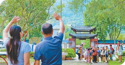 堅守，在落松地小學_教育要聞_大河網