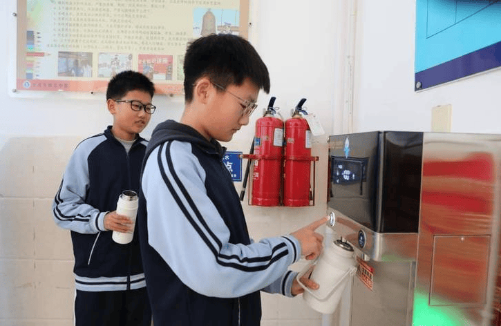 原創更換飲水機濾芯要學生平攤費用？廣西這所中學的做法惹爭議